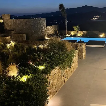 Black And White Ftelia - Mykonos Villa *