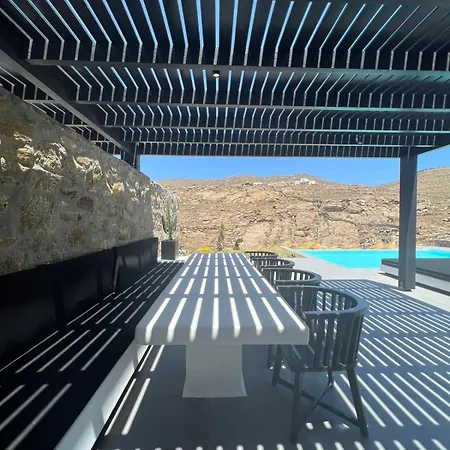 Black And White Ftelia - Mykonos Villa *