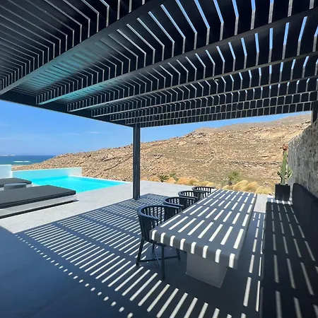 Black And White Ftelia - Mykonos Villa *
